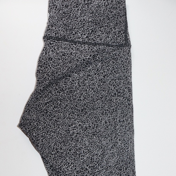 RARE Lululemon Wunder Under Leggings 28" size 8 - Picture 3 of 5